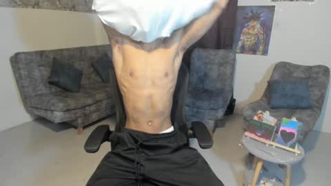 Snapshot of brandonstonexl chatting on January 30, 2025, 3:33 am Brandon Stone online show from January 30, 2025, 3:33 am