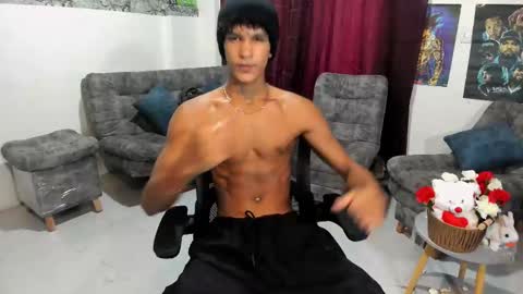 Snapshot of brandonstonexl chatting on March 10, 2025, 10:24 pm Brandon Stone online show from March 10, 2025, 10:24 pm