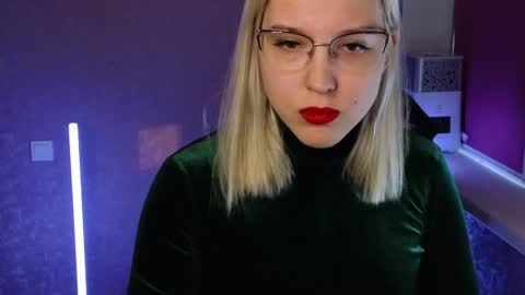 Snapshot of brandy__stars chatting on December 25, 2024, 4:22 am Belle online show from December 25, 2024, 4:22 am