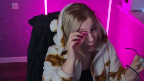 Snapshot of brandy__stars chatting on January 29, 2025, 3:33 am Belle online show from January 29, 2025, 3:33 am