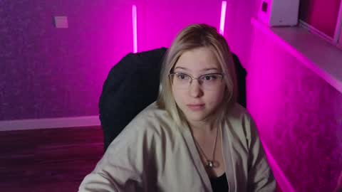 Snapshot of brandy__stars chatting on February 5, 2025, 12:53 am Belle online show from February 5, 2025, 12:53 am