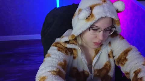 Snapshot of brandy__stars chatting on February 24, 2025, 2:08 am Belle online show from February 24, 2025, 2:08 am