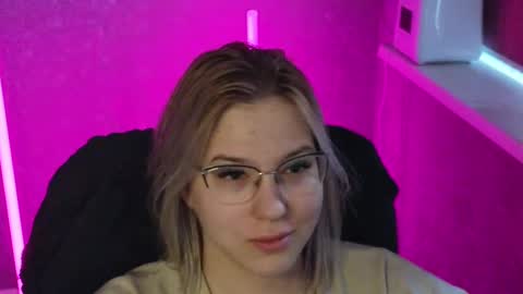 Snapshot of brandy__stars chatting on March 10, 2025, 2:50 am Belle online show from March 10, 2025, 2:50 am