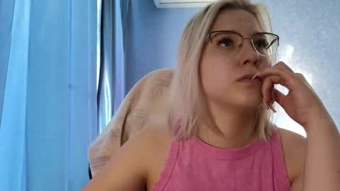 Snapshot of brandy__stars chatting on September 12, 2025, 2:33 am Belle online show from September 12, 2025, 2:33 am