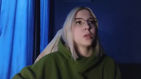 Snapshot of brandy__stars chatting on September 15, 2025, 8:36 am Belle online show from September 15, 2025, 8:36 am