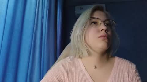 Snapshot of brandy__stars chatting on October 5, 2025, 3:27 am Belle online show from October 5, 2025, 3:27 am