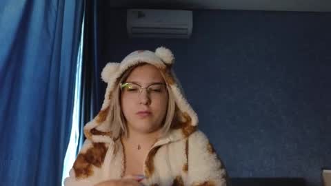 Snapshot of brandy__stars chatting on October 6, 2025, 7:39 am Belle online show from October 6, 2025, 7:39 am