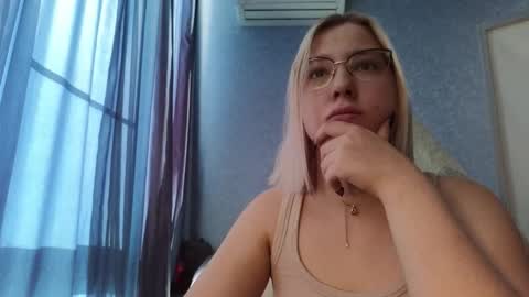 Snapshot of brandy__stars chatting on October 25, 2025, 4:09 am Belle online show from October 25, 2025, 4:09 am