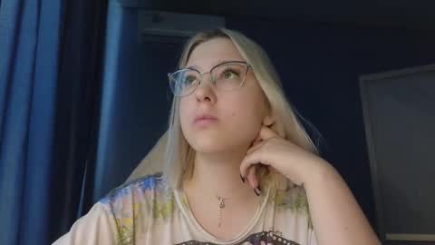 Snapshot of brandy__stars chatting on November 10, 2025, 7:51 am Belle online show from November 10, 2025, 7:51 am