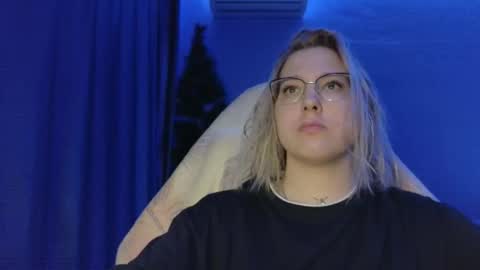 Snapshot of brandy__stars chatting on December 14, 2025, 12:32 pm Belle online show from December 14, 2025, 12:32 pm