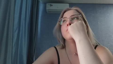 Snapshot of brandy__stars chatting on March 15, 2026, 11:49 am Belle online show from March 15, 2026, 11:49 am