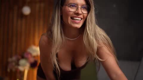 Snapshot of brandywhite chatting on October 9, 2025, 4:10 am Alex online show from October 9, 2025, 4:10 am
