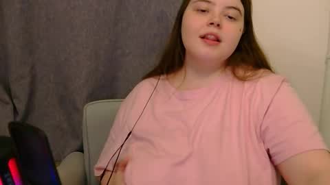 Snapshot of brattyprincess_emma chatting on October 28, 2025, 7:27 pm Emma online show from October 28, 2025, 7:27 pm