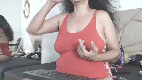 Snapshot of brenda_velasquez chatting on January 10, 2025, 2:57 am BRENDA VELASQUEZ online show from January 10, 2025, 2:57 am