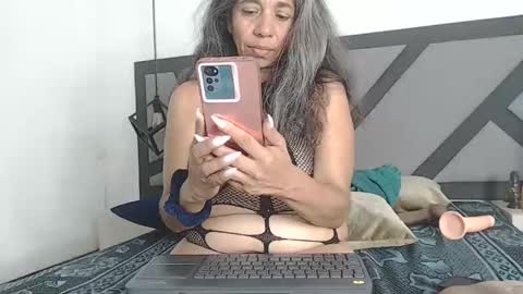 Snapshot of brenda_velasquez chatting on March 6, 2025, 11:53 pm BRENDA VELASQUEZ online show from March 6, 2025, 11:53 pm