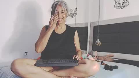 Snapshot of brenda_velasquez chatting on September 14, 2025, 2:27 pm BRENDA VELASQUEZ online show from September 14, 2025, 2:27 pm