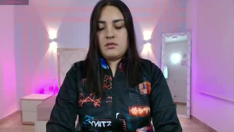 BRENDDA  online show from November 4, 2025, 3:27 am