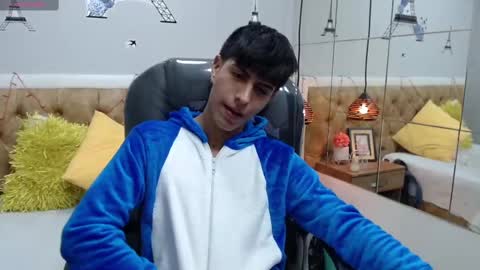 Snapshot of brent18_ chatting on March 12, 2025, 2:30 am Esteban online show from March 12, 2025, 2:30 am