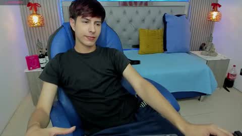 Snapshot of brent18_ chatting on January 11, 2026, 1:54 am Esteban online show from January 11, 2026, 1:54 am