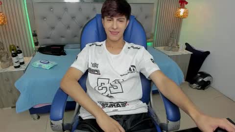 Snapshot of brent18_ chatting on January 16, 2026, 2:37 am Esteban online show from January 16, 2026, 2:37 am