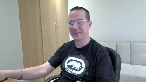 Snapshot of brettdj chatting on September 19, 2025, 2:18 pm Brett online show from September 19, 2025, 2:18 pm