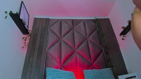 Snapshot of briaconner_ chatting on March 18, 2026, 4:04 am B R I A online show from March 18, 2026, 4:04 am