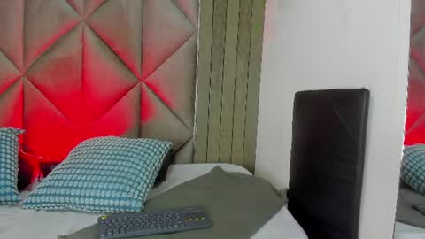Snapshot of briaconner_ chatting on June 25, 2026, 2:44 am B R I A online show from June 25, 2026, 2:44 am