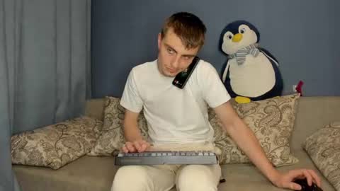 Snapshot of bristlebback chatting on June 15, 2026, 5:04 pm bristlebback online show from June 15, 2026, 5:04 pm