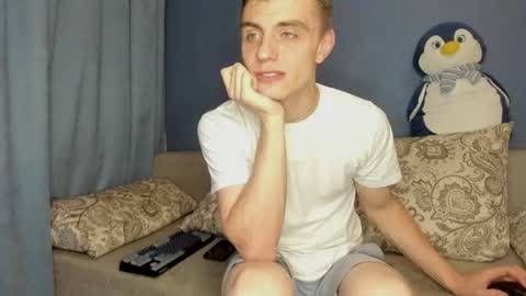 Snapshot of bristlebback chatting on June 17, 2026, 3:35 pm bristlebback online show from June 17, 2026, 3:35 pm