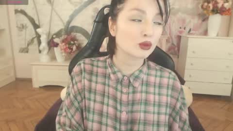 Snapshot of britneybarker chatting on April 19, 2026, 7:51 am britneybarker online show from April 19, 2026, 7:51 am