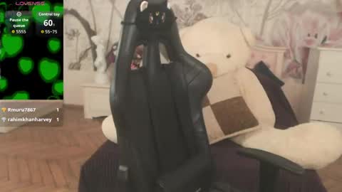 Snapshot of britneybarker chatting on May 3, 2026, 8:59 pm britneybarker online show from May 3, 2026, 8:59 pm