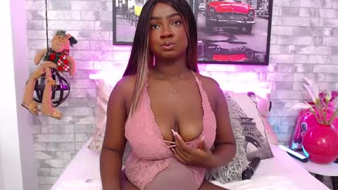 Snapshot of brittanyjhonnns chatting on December 30, 2024, 2:30 pm brittany 25 years old  happy as a worm  online show from December 30, 2024, 2:30 pm