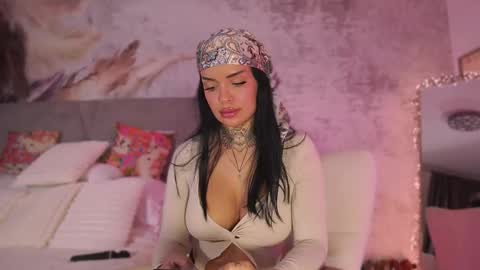 Snapshot of brivibexoxo chatting on October 19, 2025, 5:02 pm BriannaMoon online show from October 19, 2025, 5:02 pm