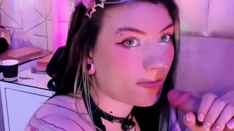 Snapshot of broklin_white23 chatting on May 15, 2026, 1:40 pm online show from May 15, 2026, 1:40 pm