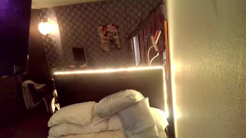 Snapshot of broncobilly429 chatting on December 3, 2025, 2:26 pm broncobilly429 online show from December 3, 2025, 2:26 pm