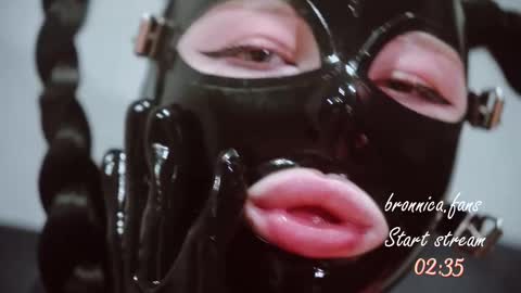 Snapshot of bronnica chatting on September 8, 2025, 3:55 pm Anna online show from September 8, 2025, 3:55 pm