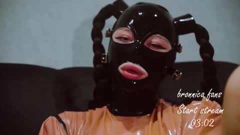 Snapshot of bronnica chatting on September 20, 2025, 2:40 pm Anna online show from September 20, 2025, 2:40 pm