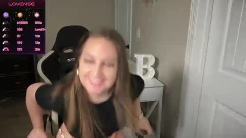 Snapshot of brookebee27 chatting on March 11, 2025, 10:42 pm brookebee online show from March 11, 2025, 10:42 pm