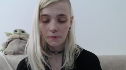 brookewylde_20 online show from May 8, 2026, 11:59 am
