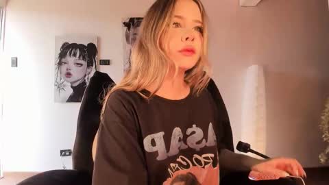 Snapshot of brooklyn_baby_ chatting on March 14, 2026, 8:14 pm Nat Independent model Please help me to reach 200 thumbs up online show from March 14, 2026, 8:14 pm