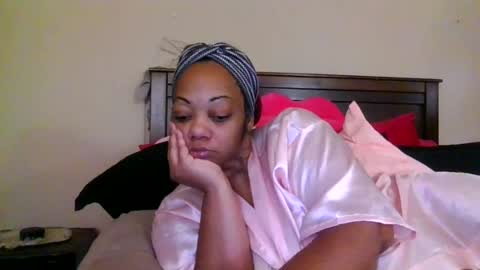 Snapshot of brownroundrenee chatting on July 11, 2026, 11:35 am brownroundrenee online show from July 11, 2026, 11:35 am