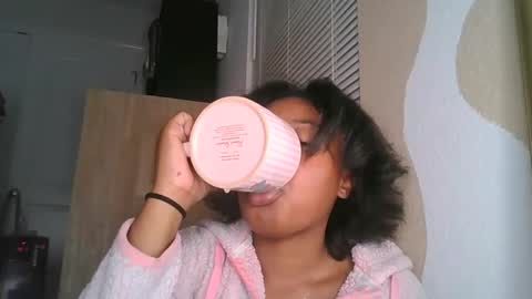 Snapshot of brownsugarcutie3 chatting on October 23, 2025, 1:38 am Brownsuagrcutie online show from October 23, 2025, 1:38 am