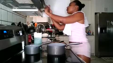 Snapshot of brownsugarcutie3 chatting on December 18, 2025, 1:44 am Brownsuagrcutie online show from December 18, 2025, 1:44 am