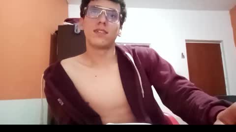 Snapshot of brucew37 chatting on March 18, 2026, 5:21 am brucew37 online show from March 18, 2026, 5:21 am