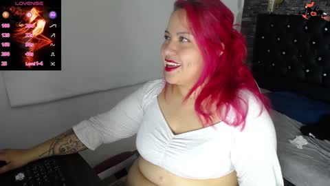 Snapshot of bruja_scarlata chatting on February 6, 2025, 6:46 pm Bruja SCarlata online show from February 6, 2025, 6:46 pm