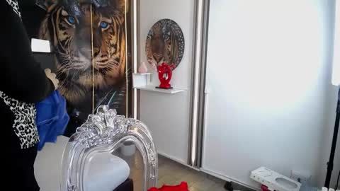 Snapshot of bruja_scarlata chatting on September 17, 2025, 10:17 am Bruja SCarlata online show from September 17, 2025, 10:17 am