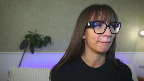 brunette_babee online show from June 24, 2026, 3:55 pm