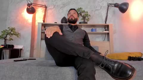 Andres Suarez online show from December 16, 2025, 1:27 pm