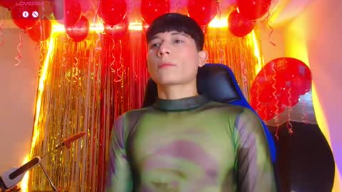 BRYAM INDEPENDENT MODEL online show from September 18, 2025, 1:18 am