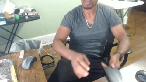 Snapshot of btd313 chatting on October 7, 2025, 2:20 am btd313 online show from October 7, 2025, 2:20 am